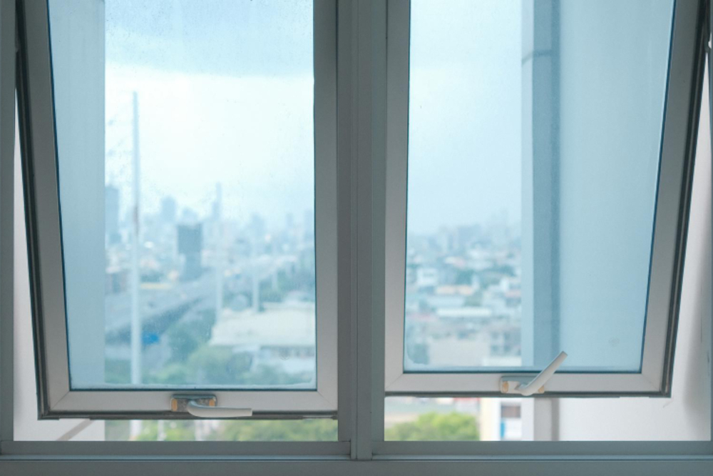 Valparaiso Awning Windows